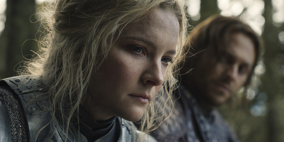Galadriel y Halbrand principal 1x06 fan service
