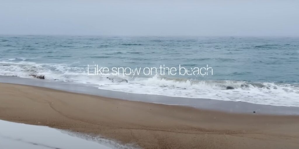Portada letra Snow on the beach