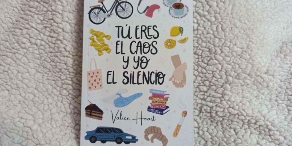 Detalle de la portada de 'Tú eres el caos y yo el silencio' de Valien Heart
