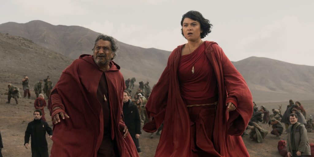 Poly y su colega en 'Fundación' 2x02