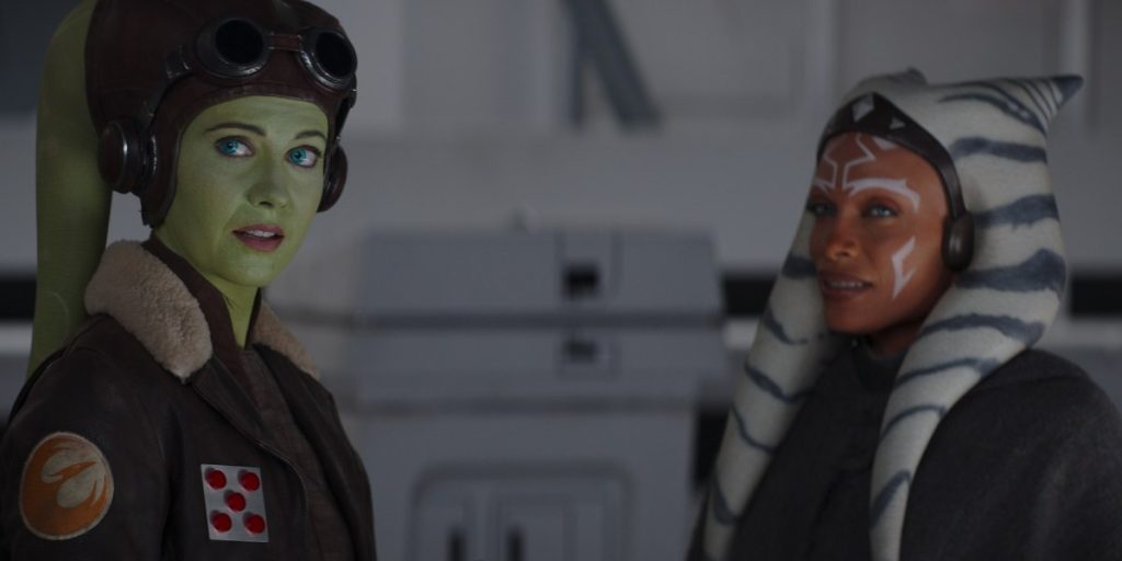 Hera y Ahsoka en el estreno de 'Ashoka'