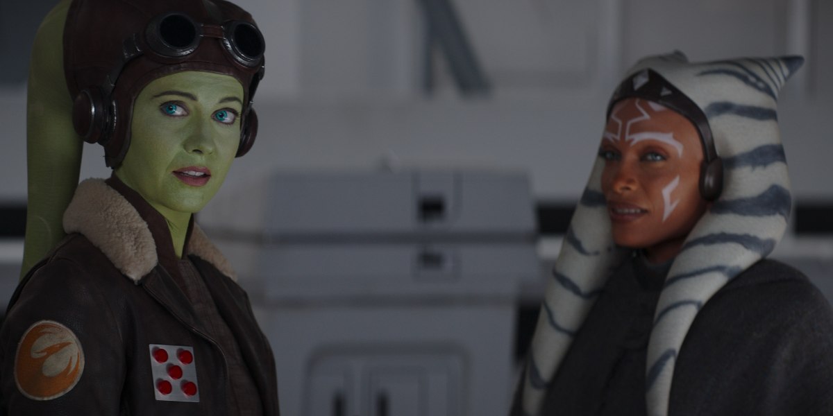 Hera y Ahsoka en el estreno de 'Ashoka'