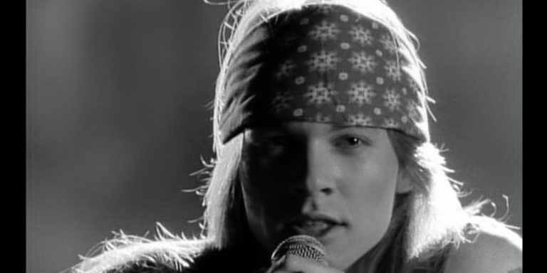 Letra de Sweet Child O'Mine en español e inglés