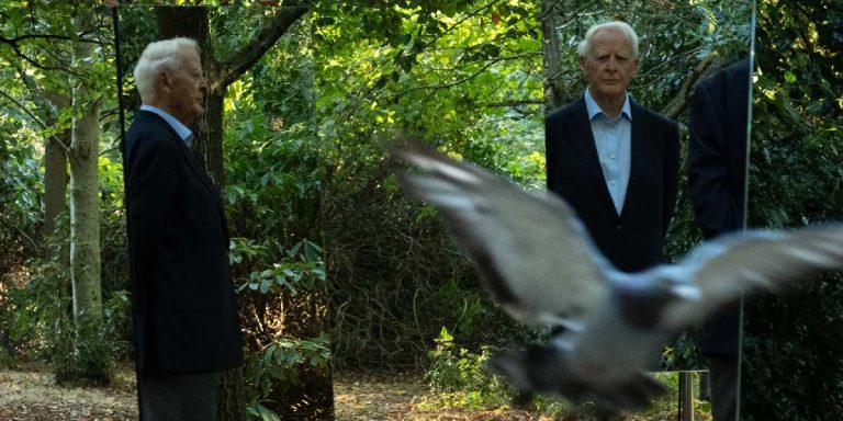 Imagen de 'Volar en círculos' o 'The pigeon tunnel' de John Le Carré