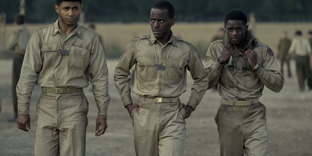 Fotograma de 'Los amos del aire' 1x08