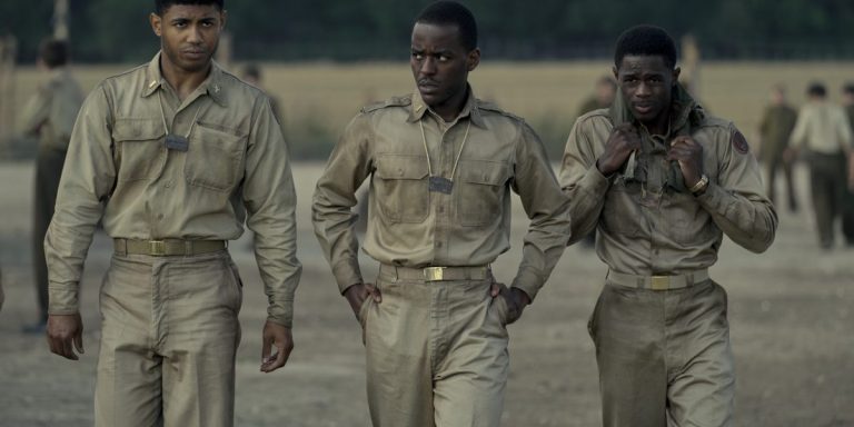 Fotograma de 'Los amos del aire' 1x08