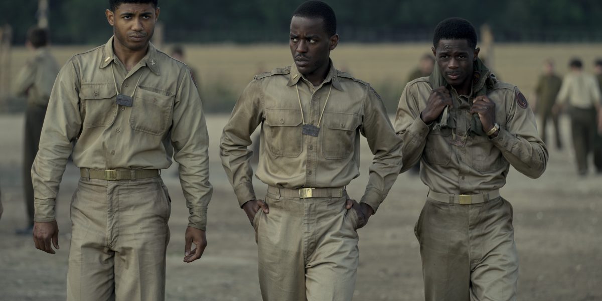 Fotograma de 'Los amos del aire' 1x08